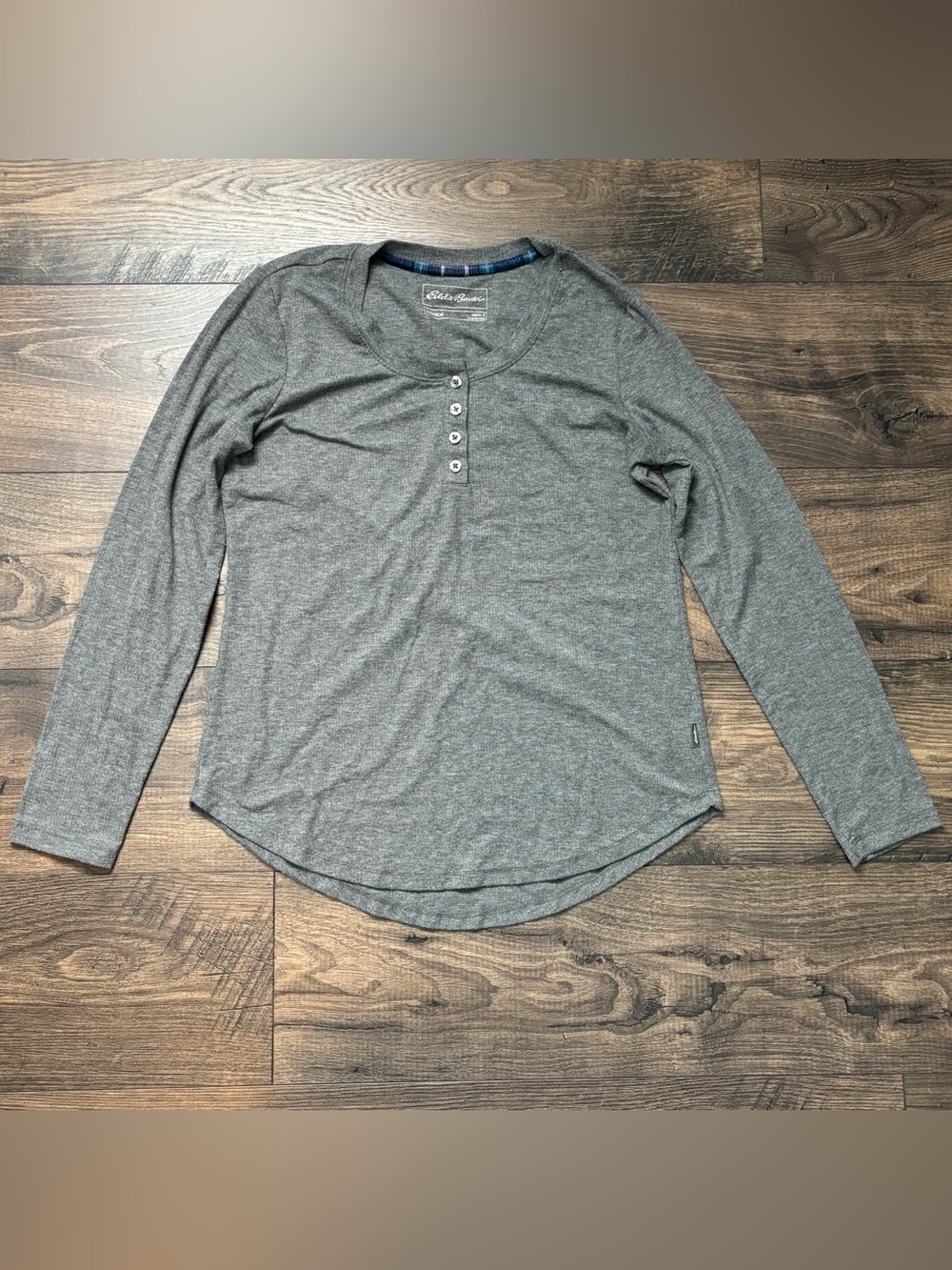 Eddie Bauer Long Sleeve Henley in Gray Size Small